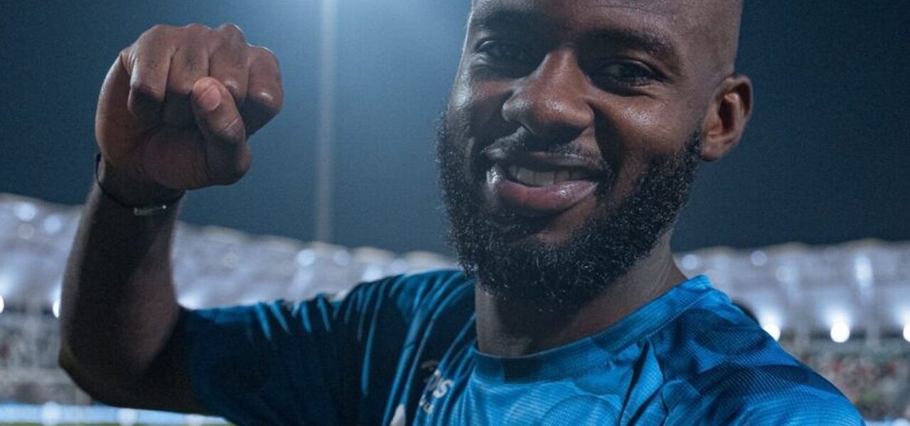 لماذا رفض تمبكتي 3 عروض وفضل البقاء في الهلال؟