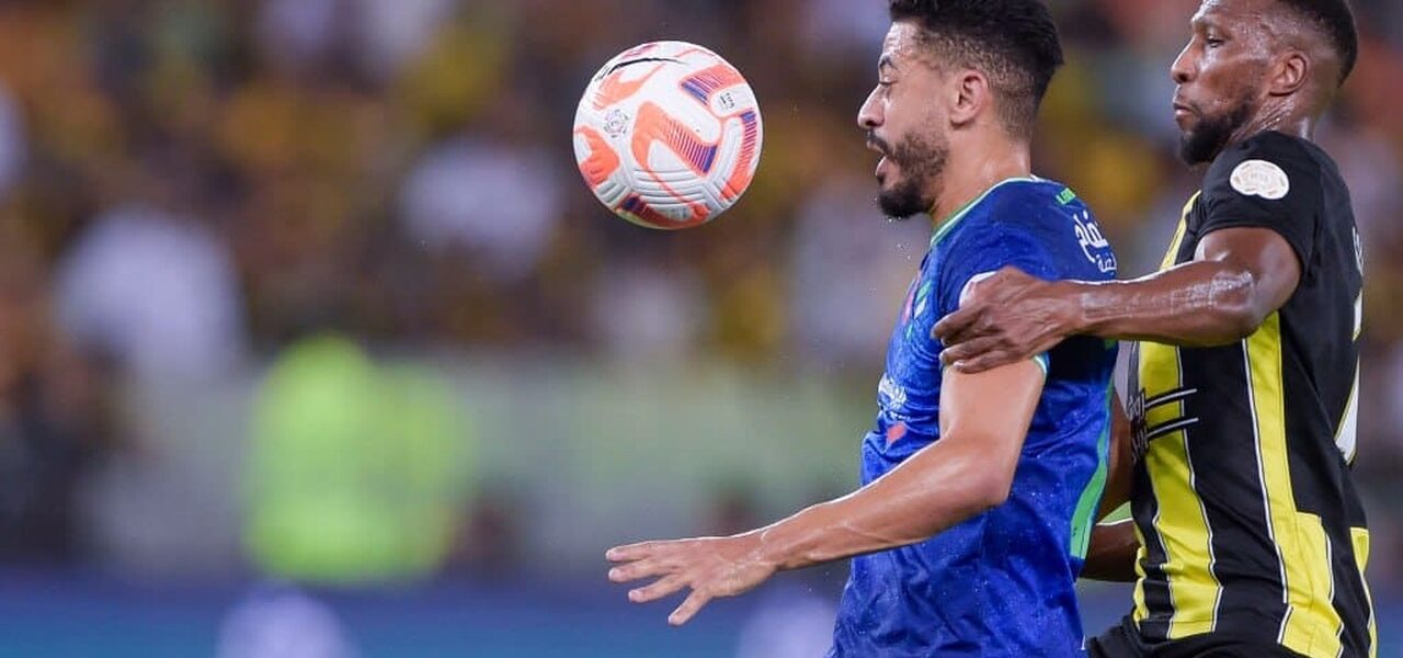 هل يلحق باتنا بمباراة الفتح الحاسمة أمام الهلال؟