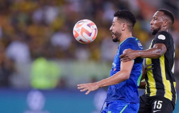 هل يلحق باتنا بمباراة الفتح الحاسمة أمام الهلال؟