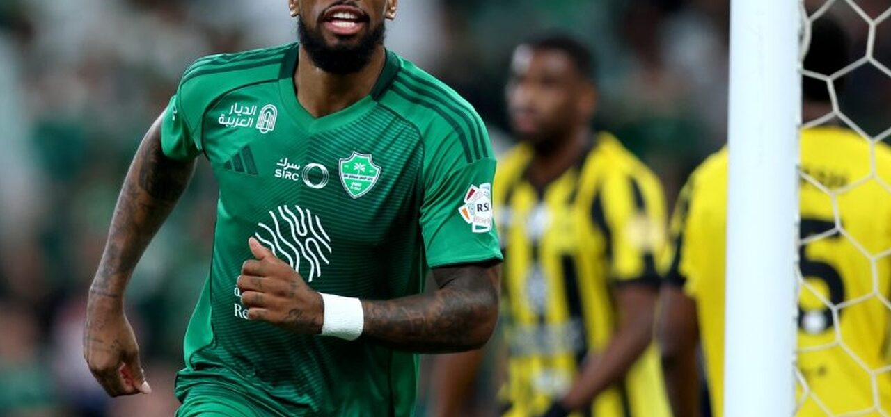 لماذا يصر الأهلي على حكام أجانب قبل لقاء الهلال الحاسم؟