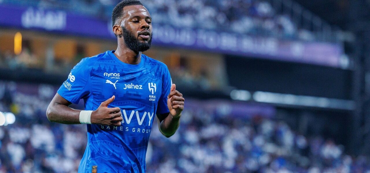 لماذا رفض تمبكتي مغادرة الهلال رغم 3 عروض؟