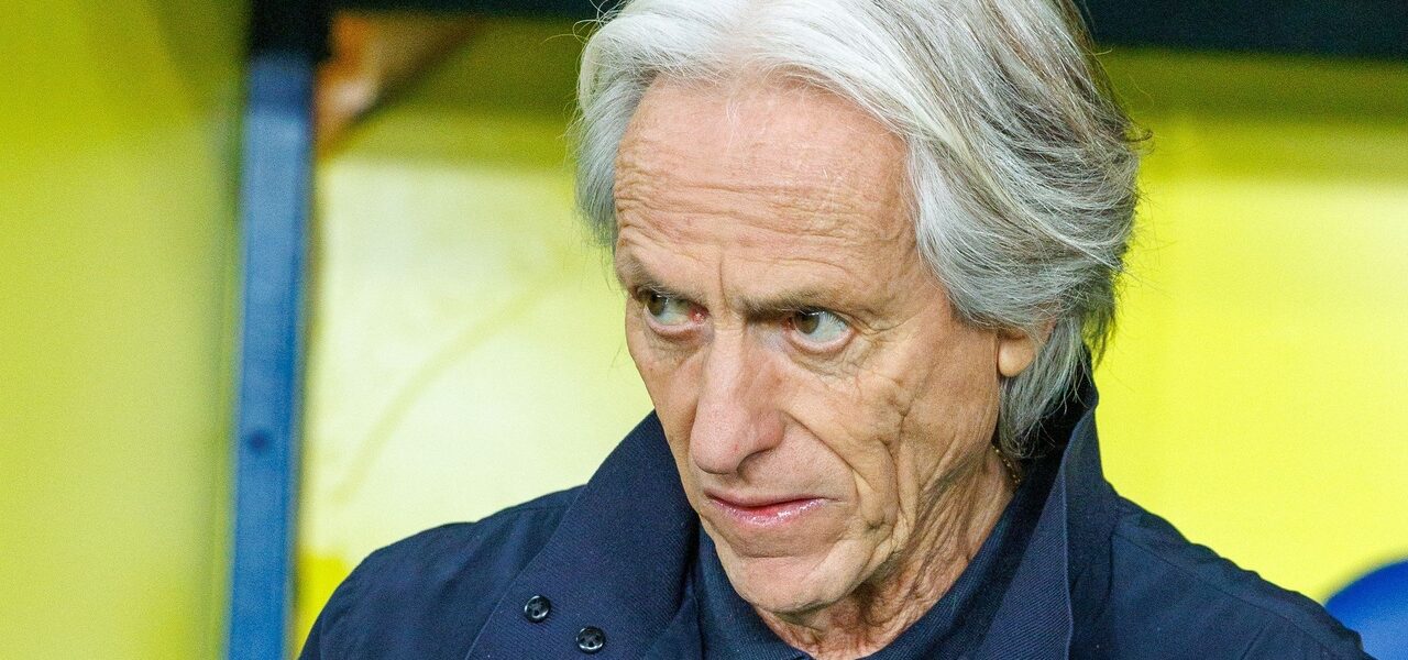 عقوبة مالية قاسية تطال مدرب النصر بعد شكوى الهلال