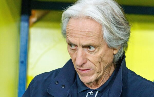 عقوبة مالية قاسية تطال مدرب النصر بعد شكوى الهلال