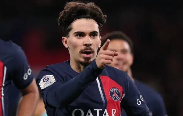 لماذا وصف فيتينيا مدرب الاتحاد بالمدرسة الكروية؟