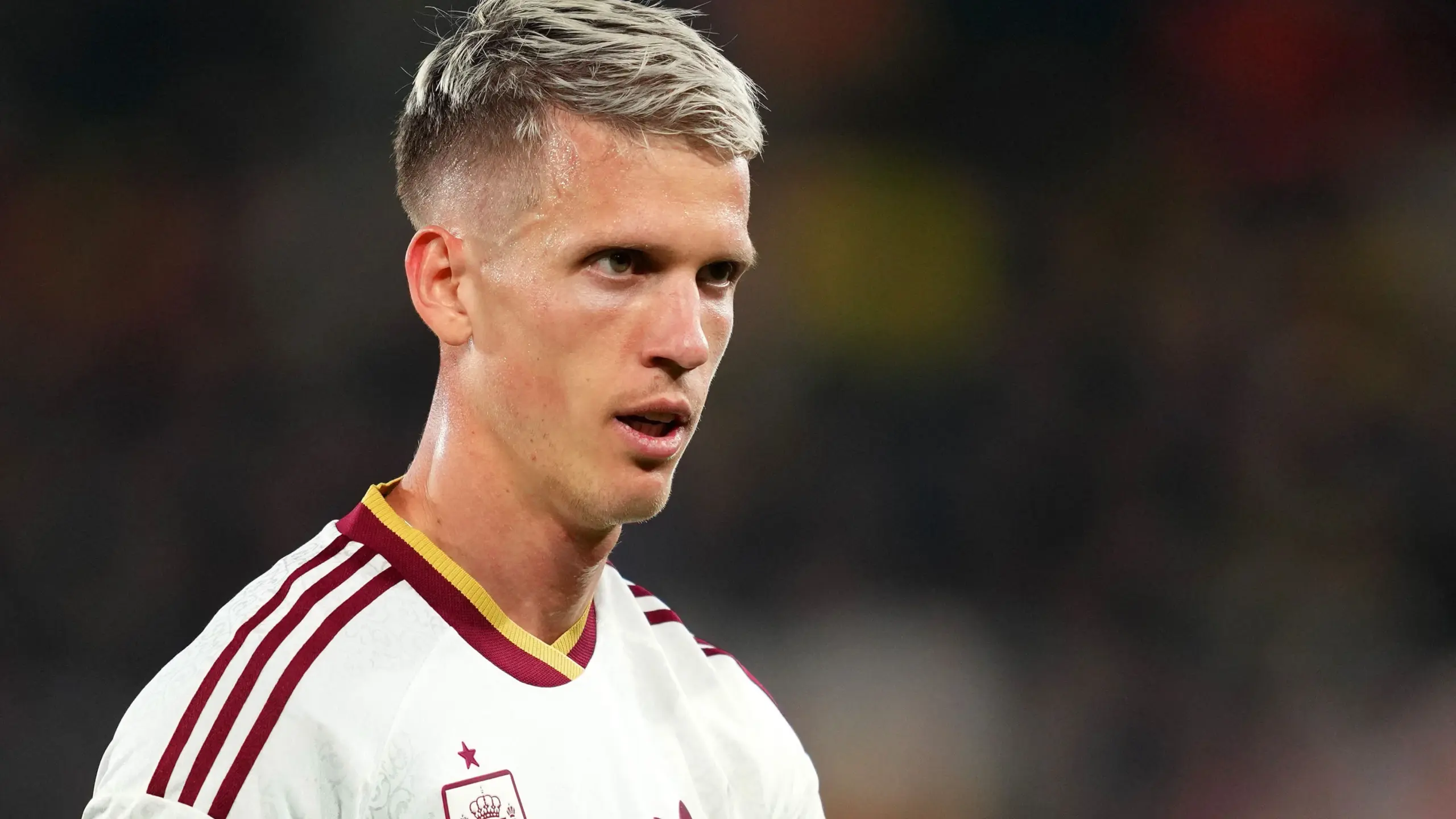 القادسية يضع أولمو في قائمة الصيف واللاعب يُصر على البقاء في برشلونة