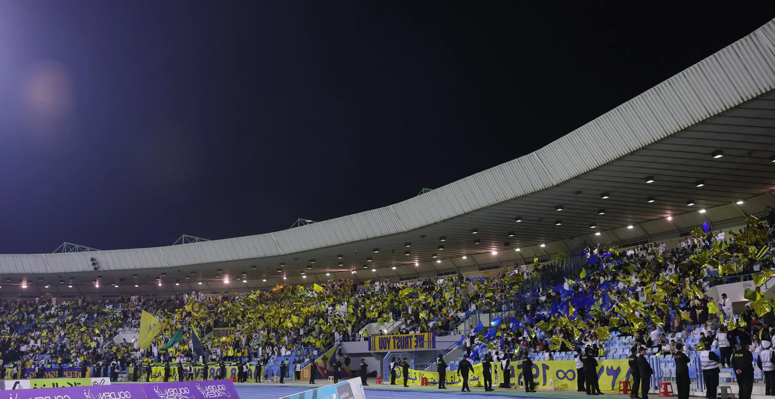 كيف حوّلت المدرجات الجماهيرية دوري روشن إلى مسرح عاطفي لا يُنسى؟