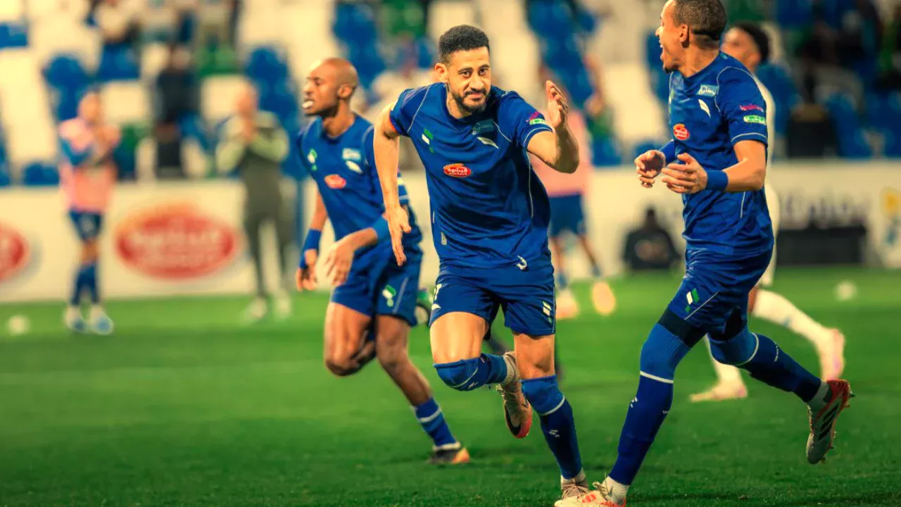 ثلاث نقاط مصيرية ترفع الفتح وتدفع الأخدود نحو الخطر في دوري روشن