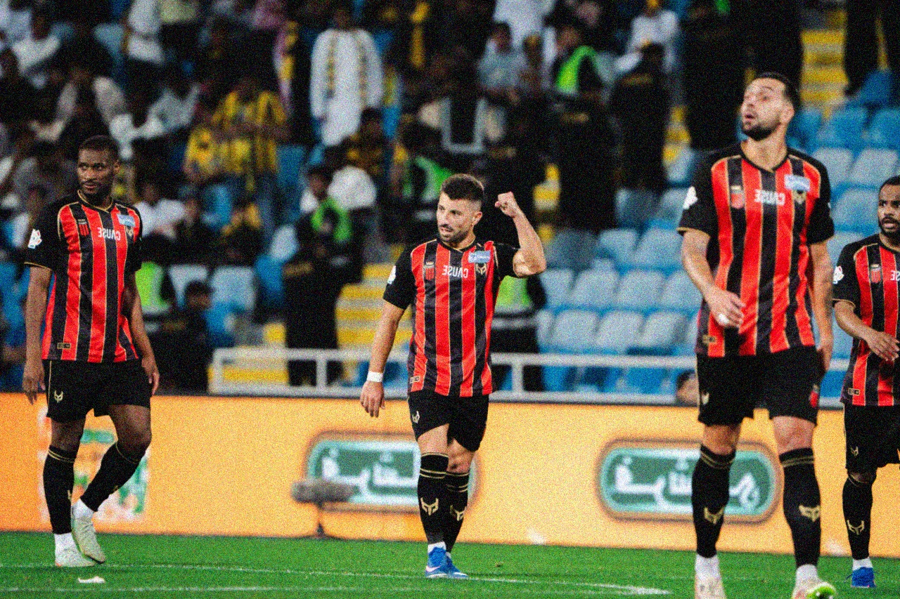 مفاجأة دوري روشن: كيف قلب فريق القاع الطاولة على أحد المرشحين الأقوياء؟