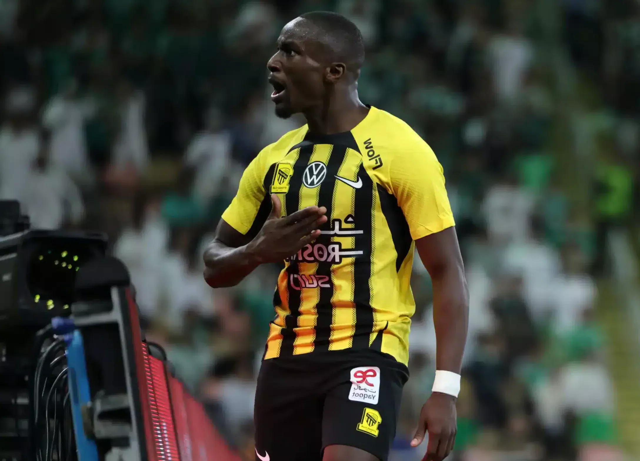 وكيل الأعمال يقطع الشك باليقين: ديابي باقٍ في قلعة العميد