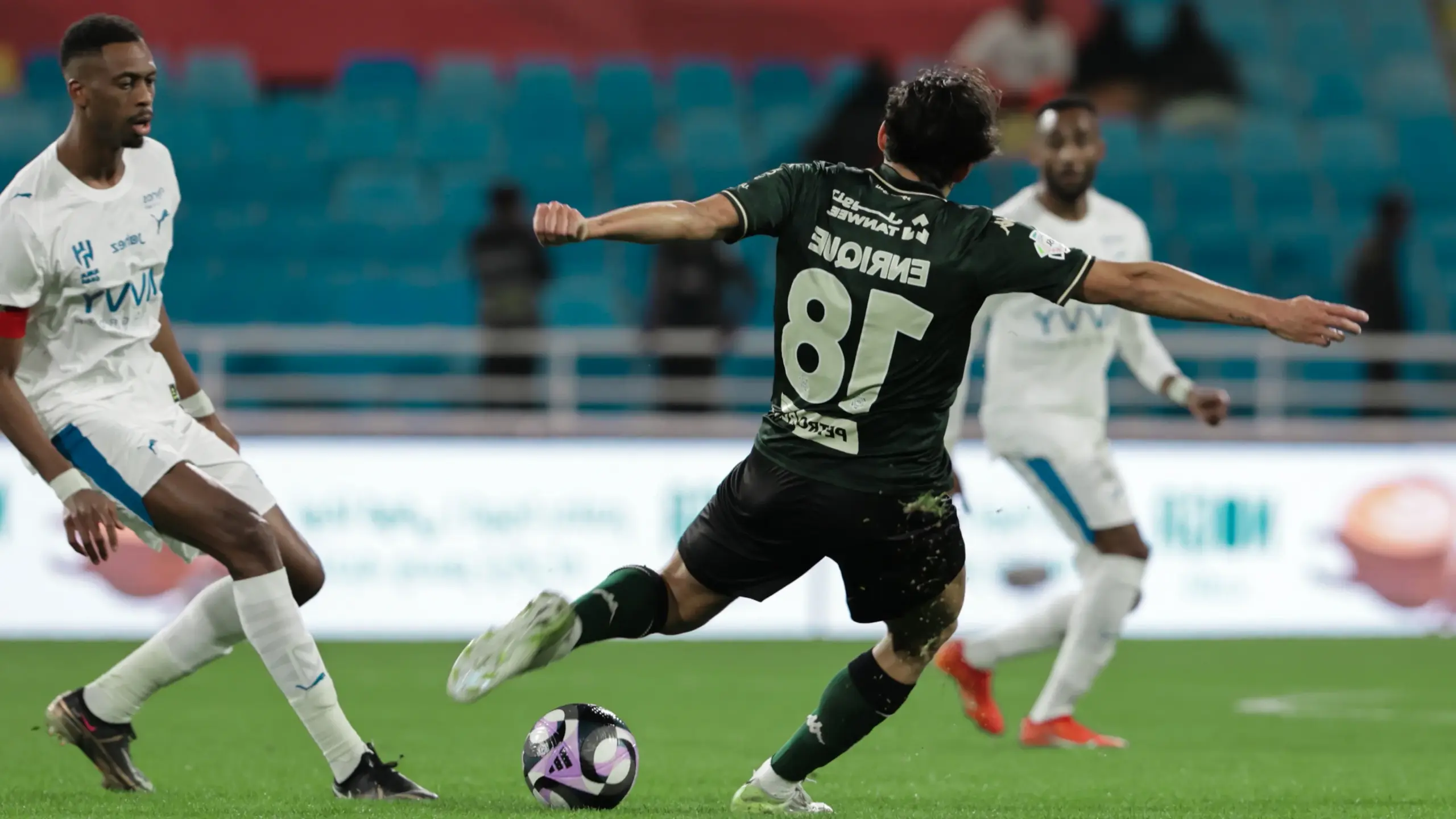 ماذا ينتظر الهلال والخلود من هذه المباراة؟