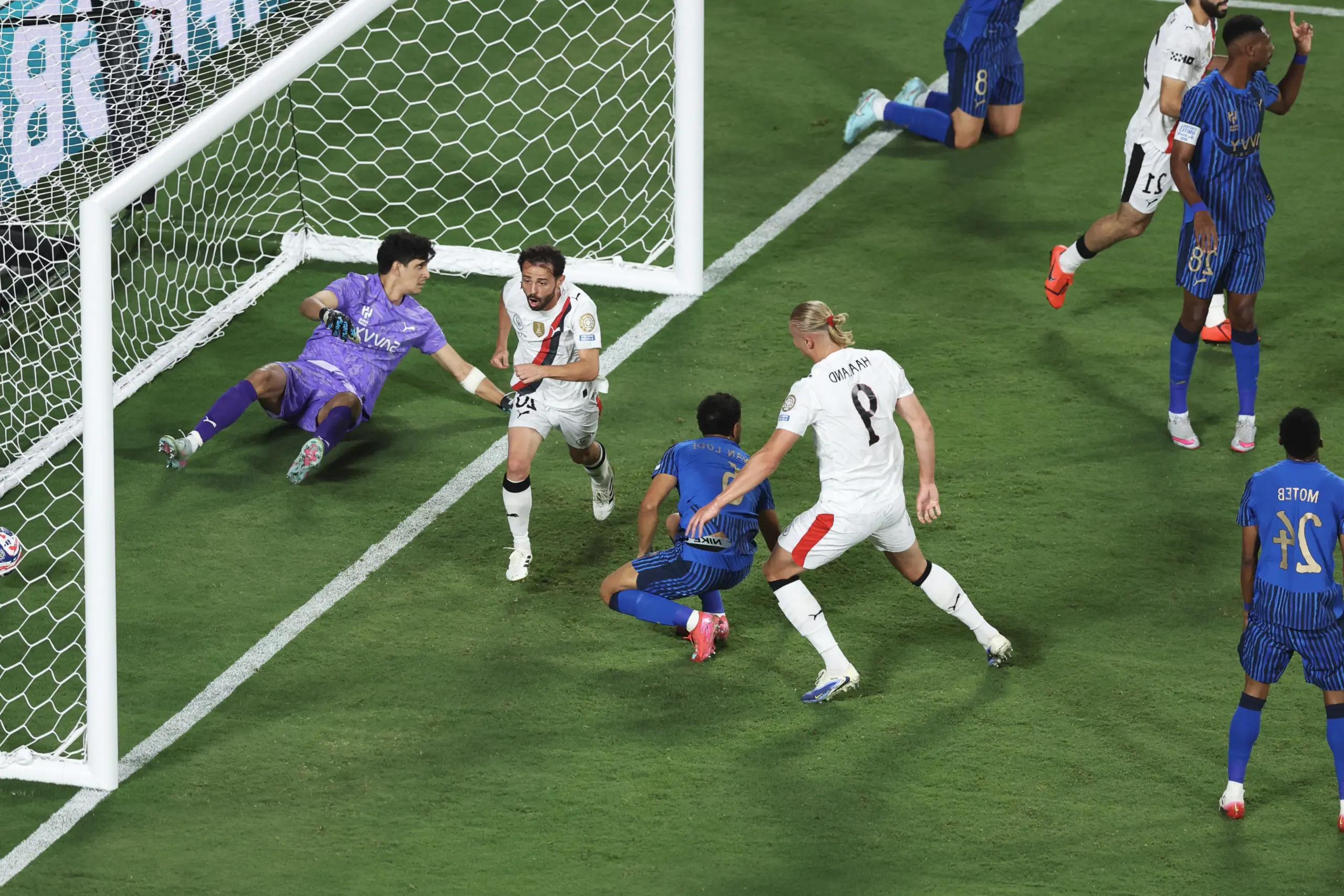 من يحصل على لقب الحارس الأفضل في الدوري السعودي؟ الأرقام والتفاصيل حول سباق القفاز الذهبي