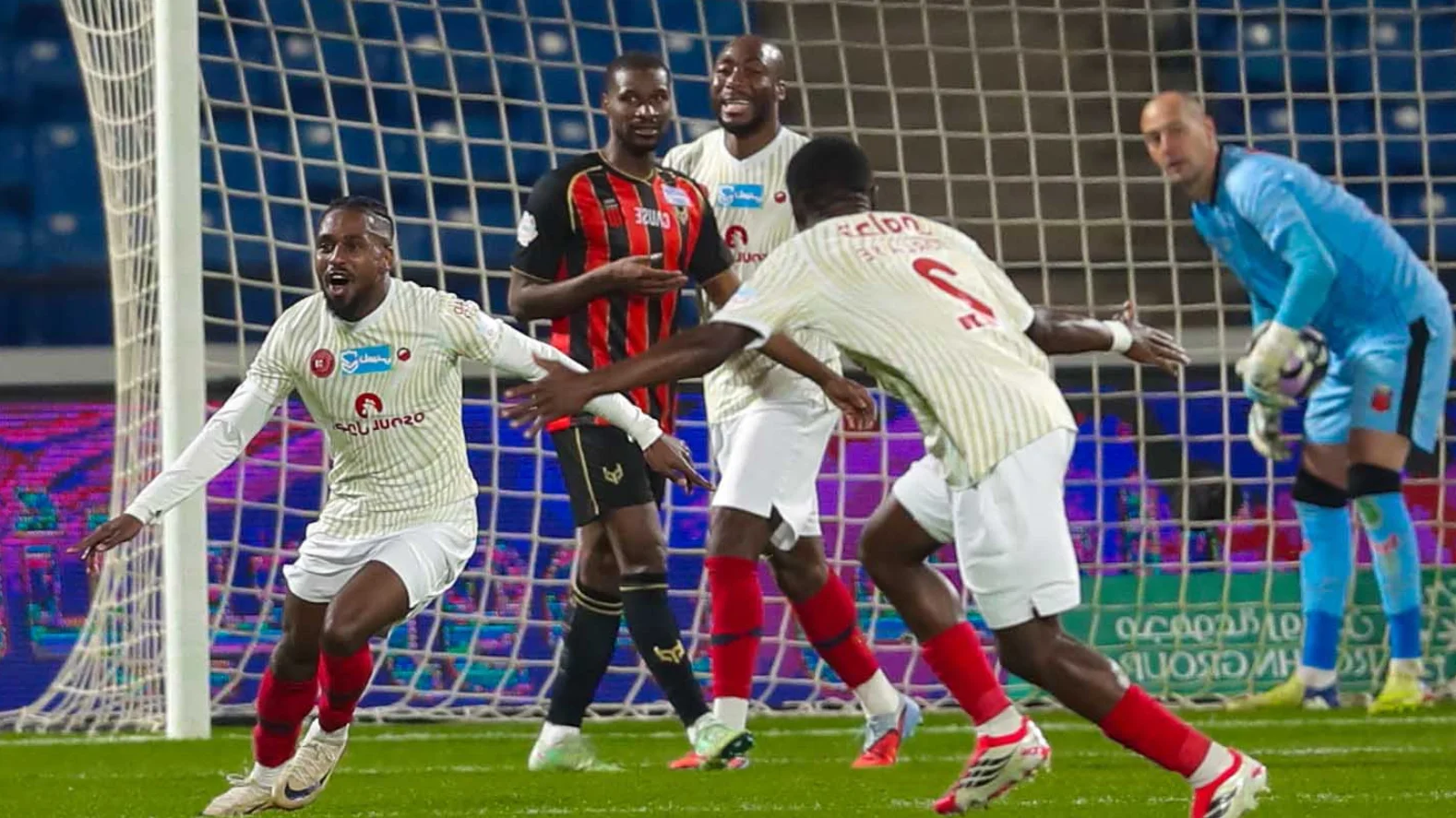 كيف سجل ضمك ثلاثة أهداف في مباراة الرياض؟ تفاصيل المباراة