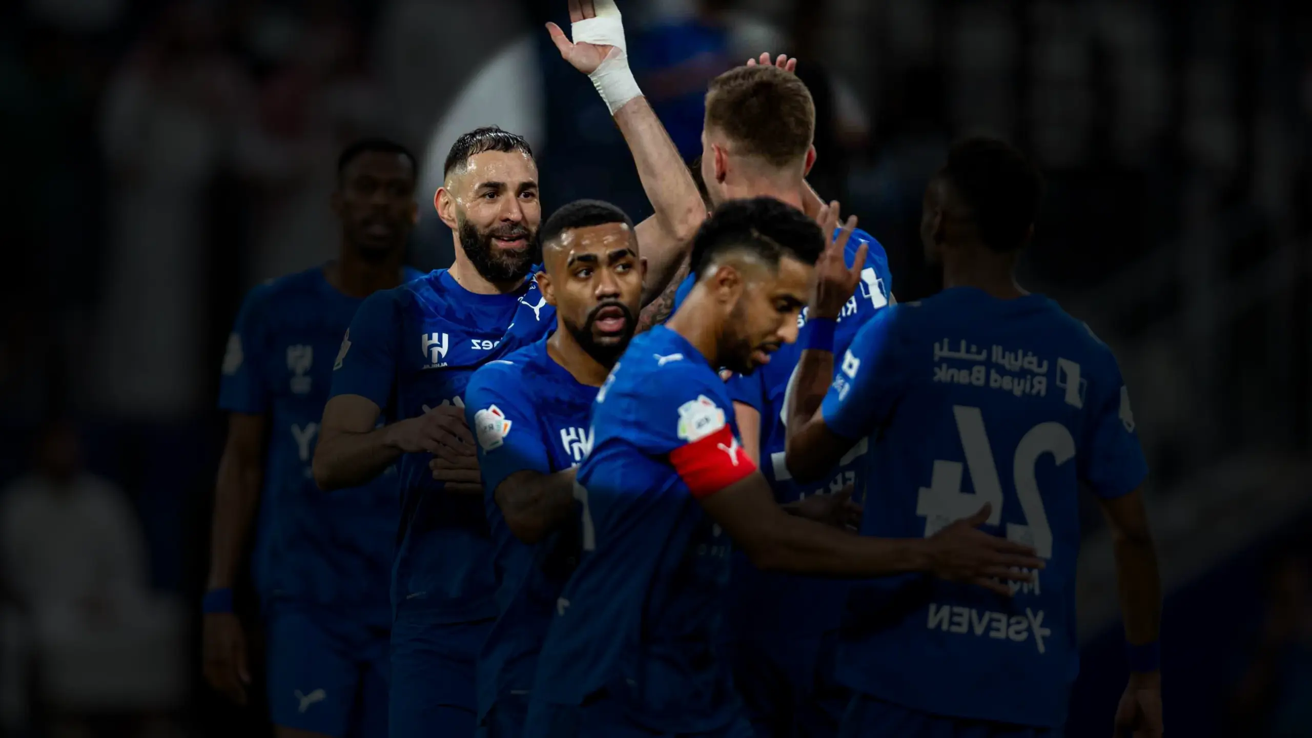 كريم بنزيما يثبت نفسه كهداف قياسي للهلال في مباراة ضد الخلود