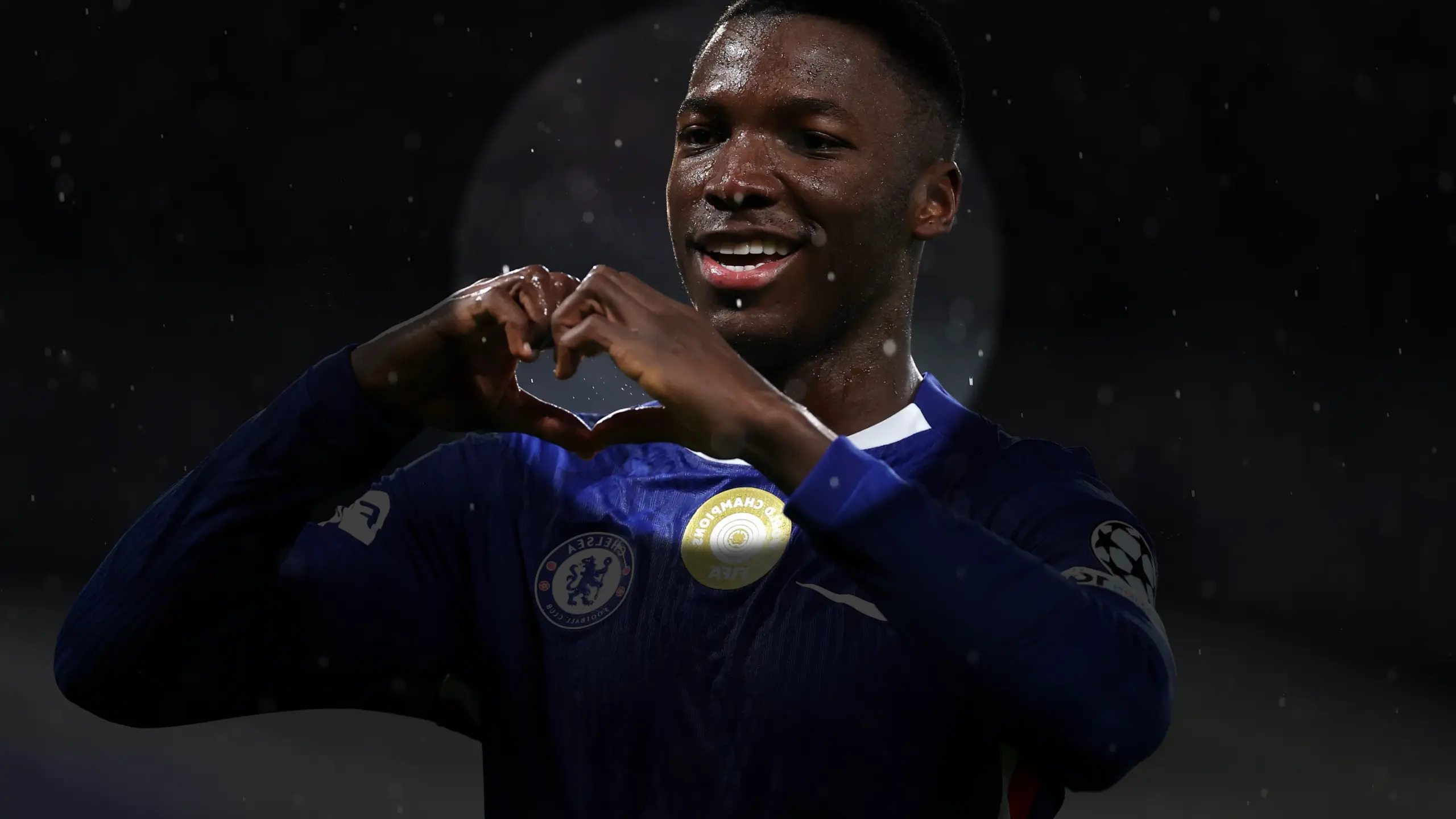 لماذا يهتم برشلونة ومانشستر سيتي بالشاب الذي يبلغ من العمر 16 عامًا؟