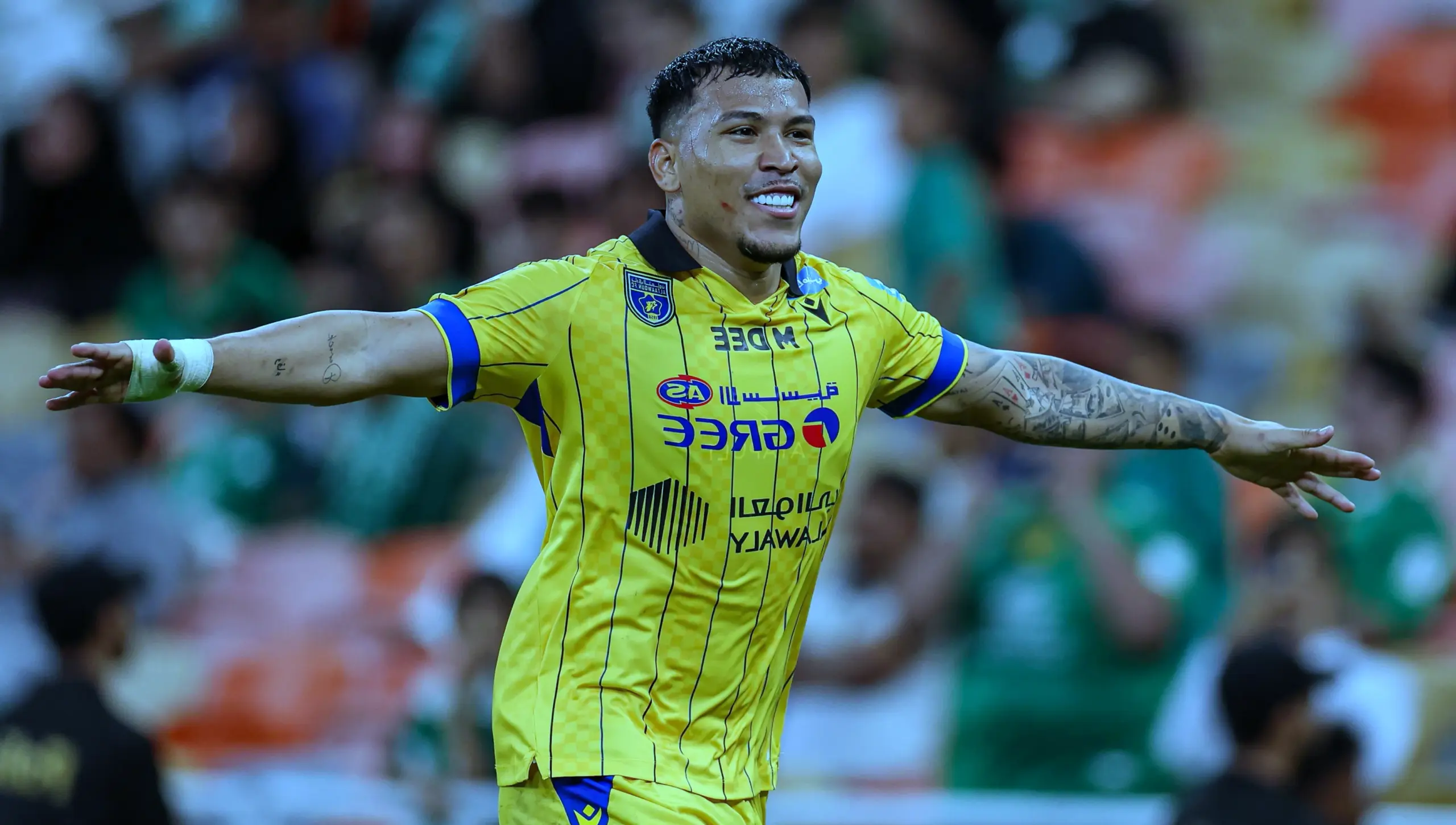 لماذا يعتبر روجر مارتينيز من أفضل اللاعبين في الموسم الحالي؟