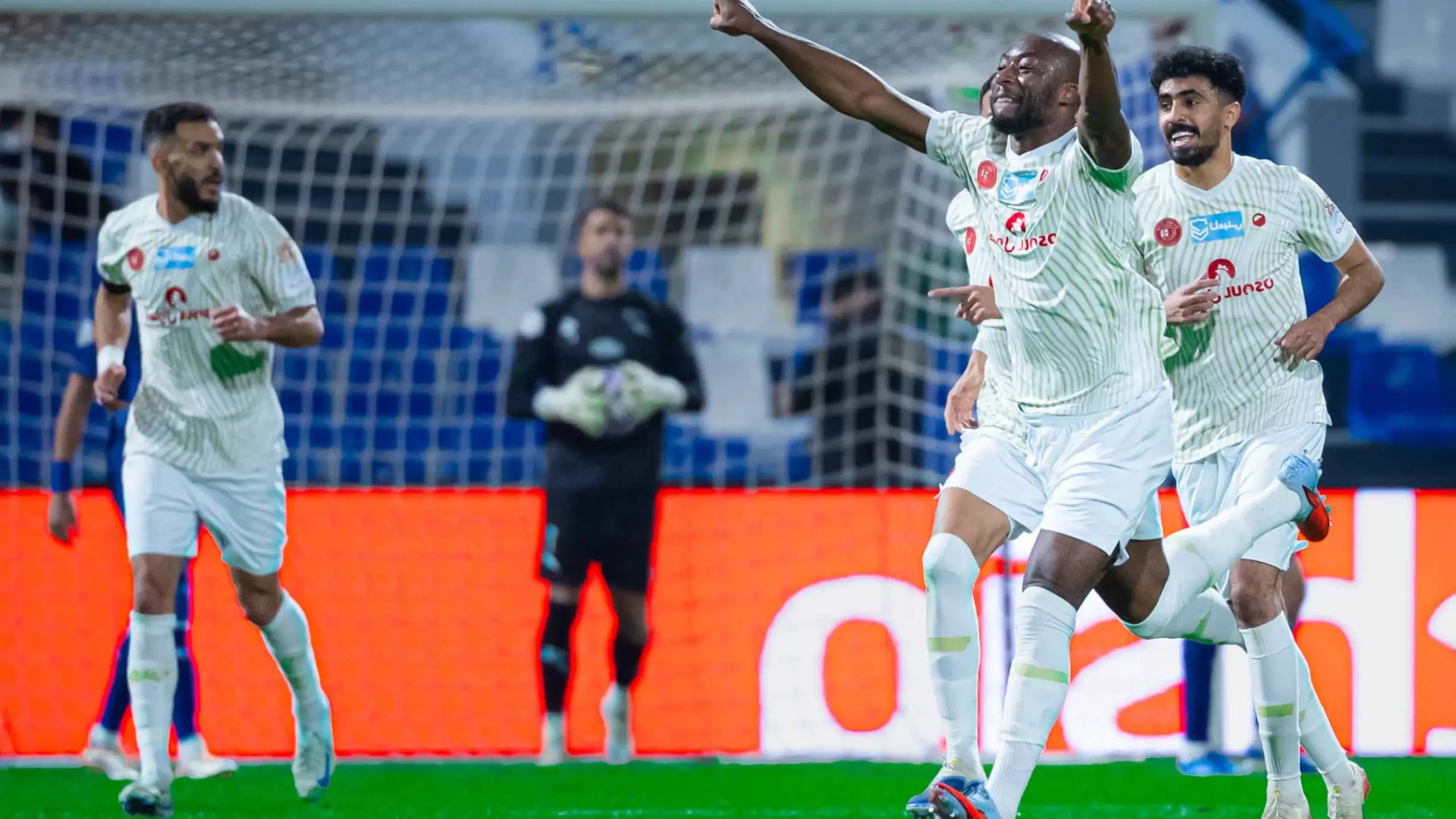 ما هو السبب وراء تفوق روجر مارتينيز في تجاوز حاجز 200 نقطة؟