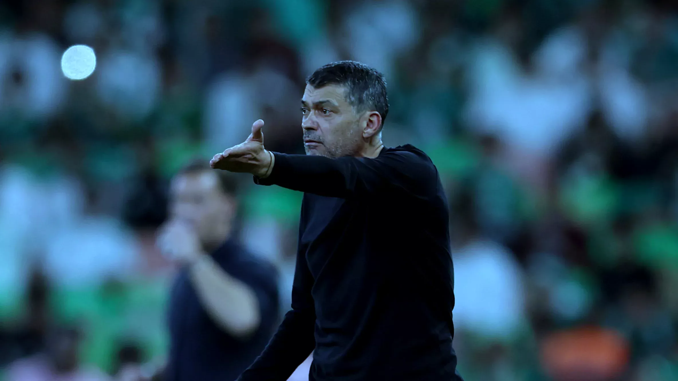 لماذا يريد نابولي ضم سيرجيو كونسيساو إلى صفوفهم؟