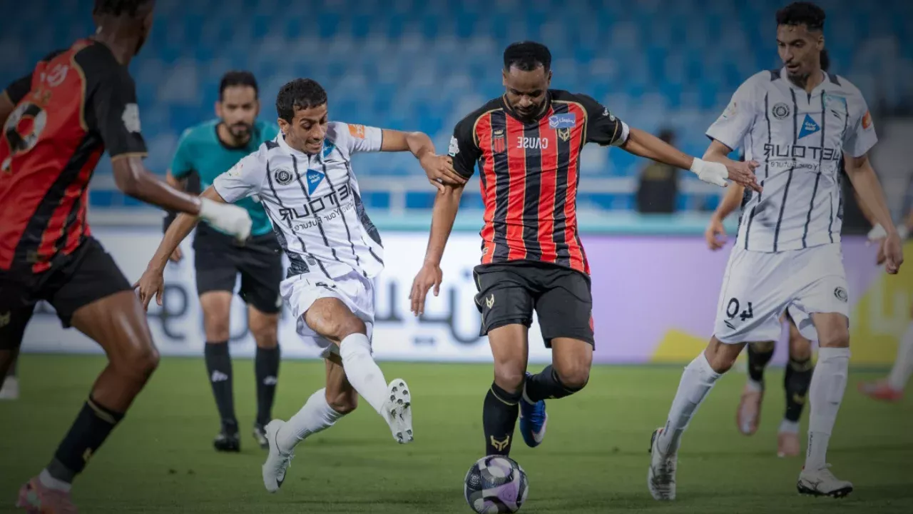 ماذا حدث في المباراة التي شهدت تعادل الشباب مع الرياض؟