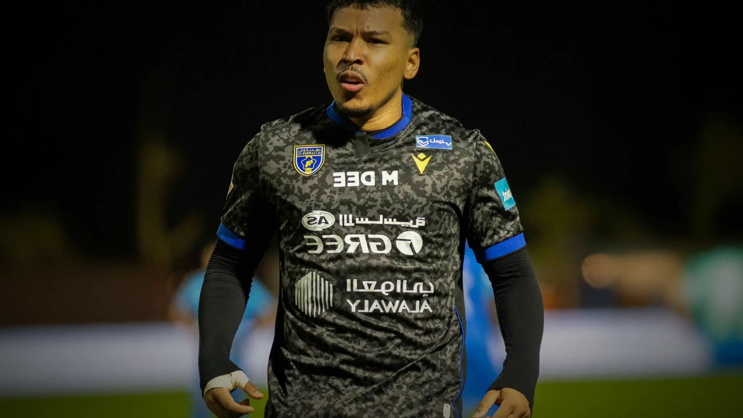 ماذا حدث في المباراة بين تعاون ونيوم؟