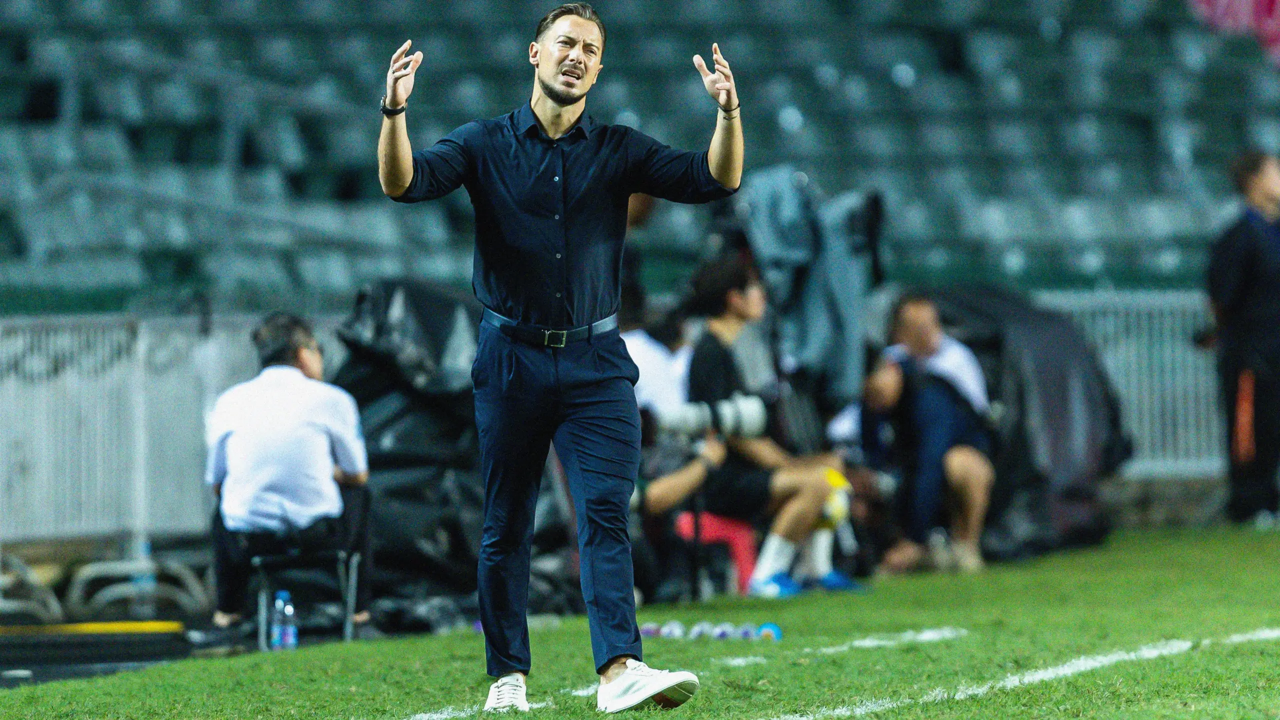 أزمة دفاع الأهلي تصل ذروتها قبل مواجهة الدحيل في دوري الأبطال