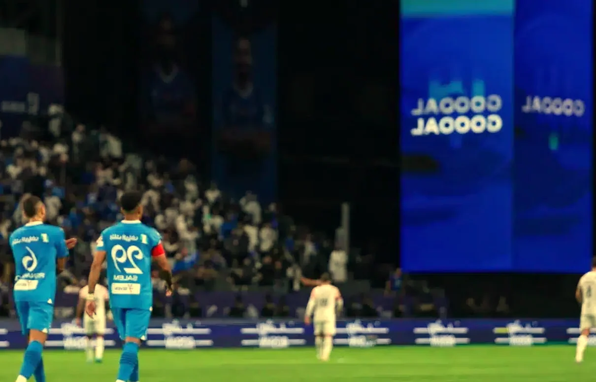 خطة المدرب اليوناني لتحويل التوقف القسري إلى سلاح في معركة البقاء