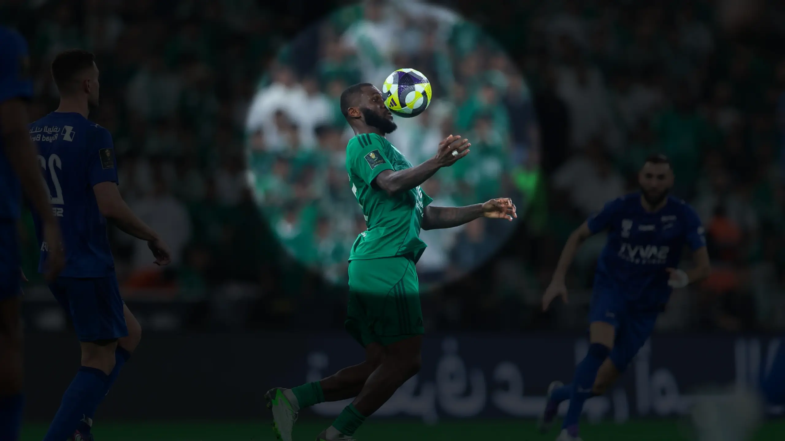 عنزة يخطف النقاط الثلاث لأهلي جدة ويرسله لصدارة دوري روشن