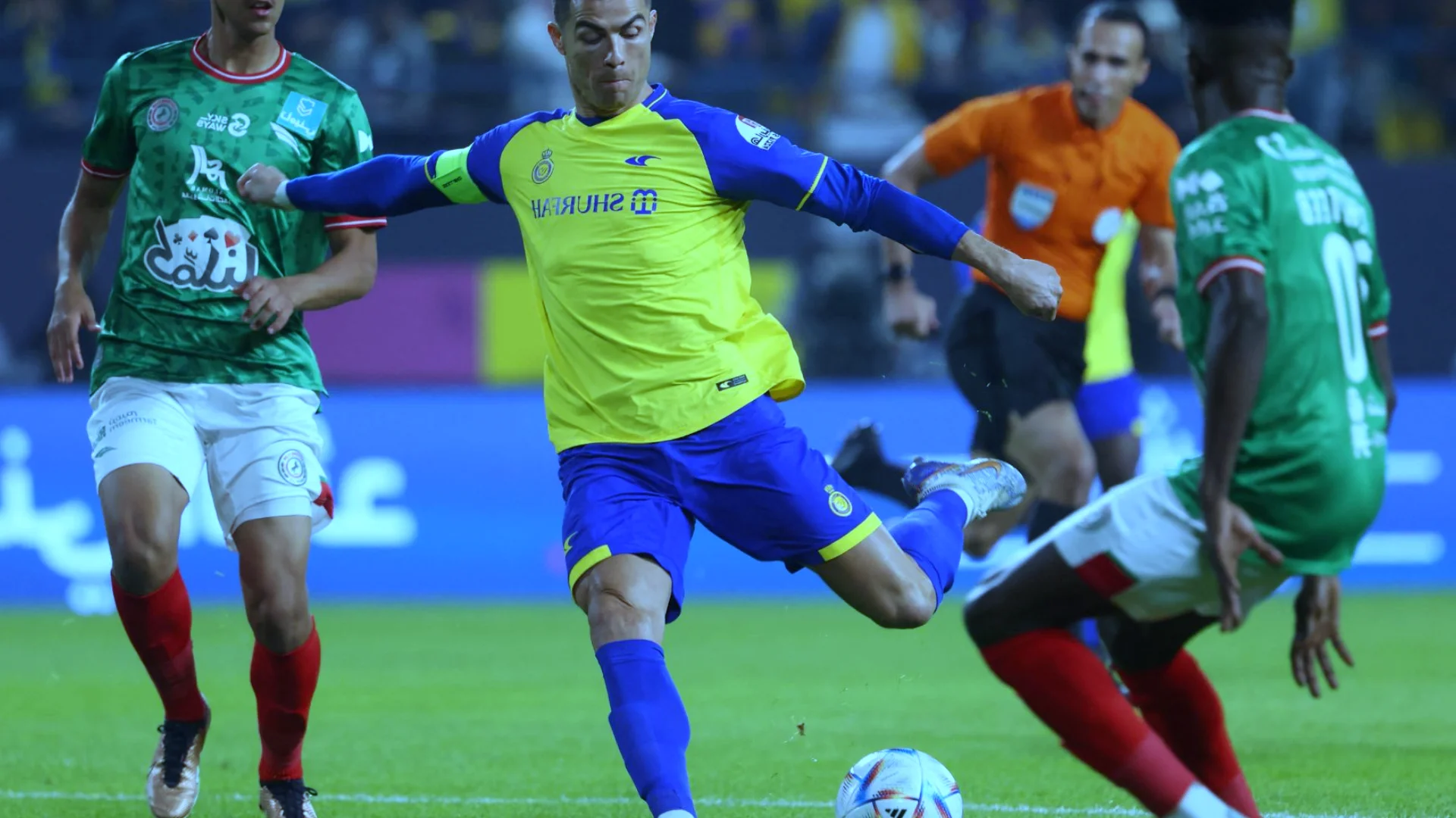 مواجهة الرياض الحاسمة: هل يحافظ رونالدو على صدارة دوري روشن أمام صلابة الاتفاق؟