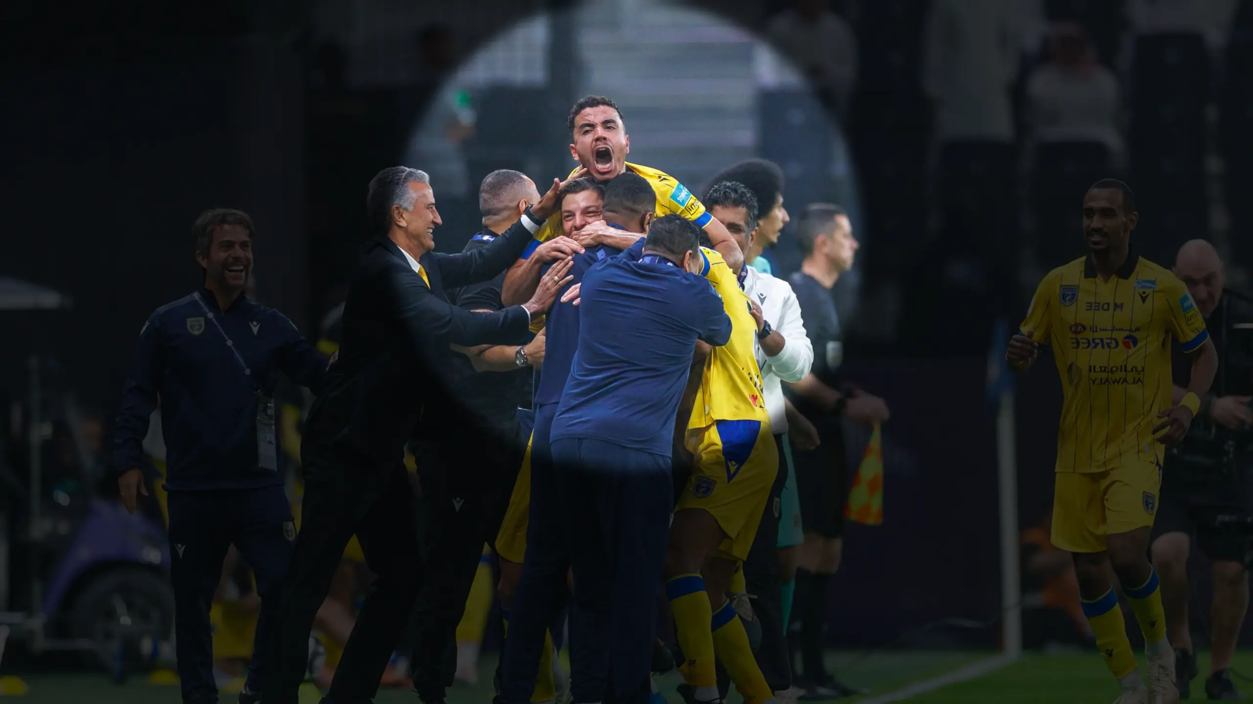 لماذا يعتقد وليد الفراج أن لقب روشن سيكون حسمه في المواجهة المباشرة بين العملاقين؟