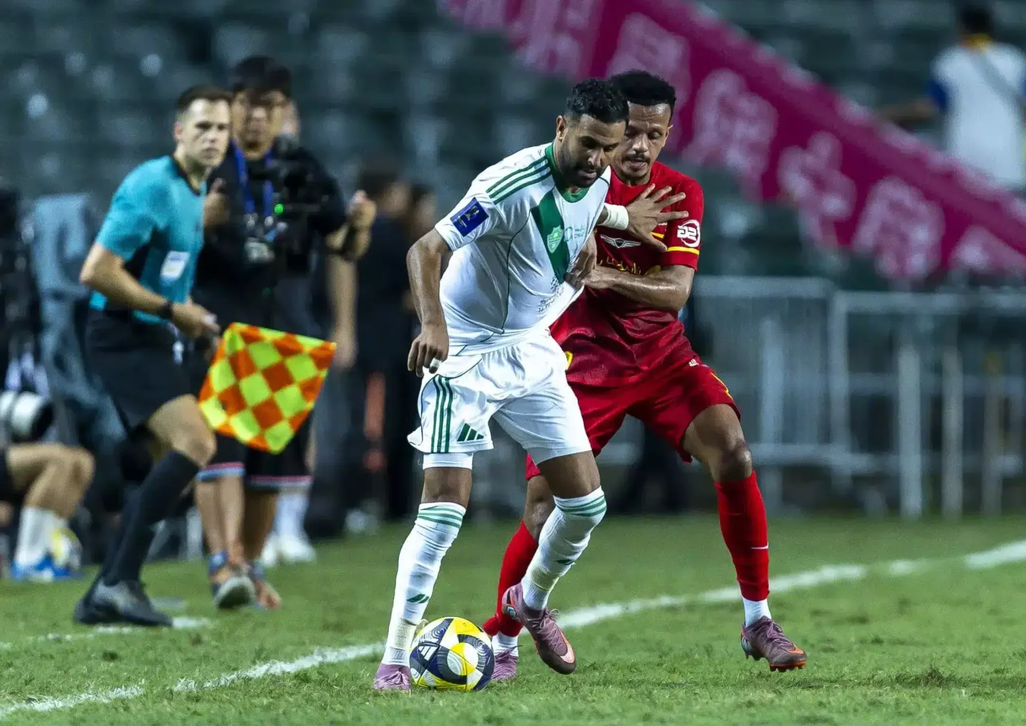 لماذا يريد رياض محرز مغادرة الأهلي؟