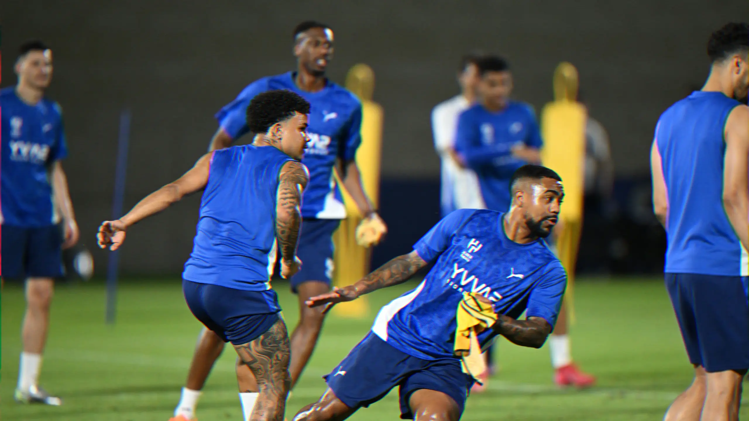 التهديدات المشينة التي أوقفت سيارة نجم الهلال المعار في البرازيل