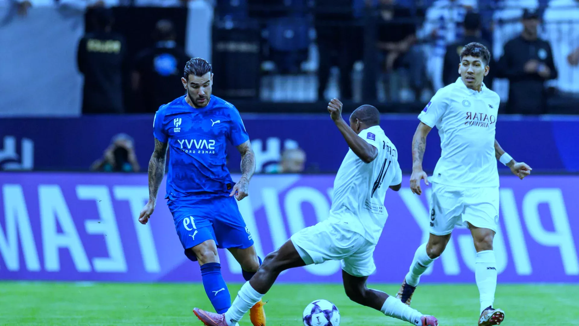 مواجهة حاسمة في دوري روشن.. هل يستطيع الخلود مفاجأة الهلال؟